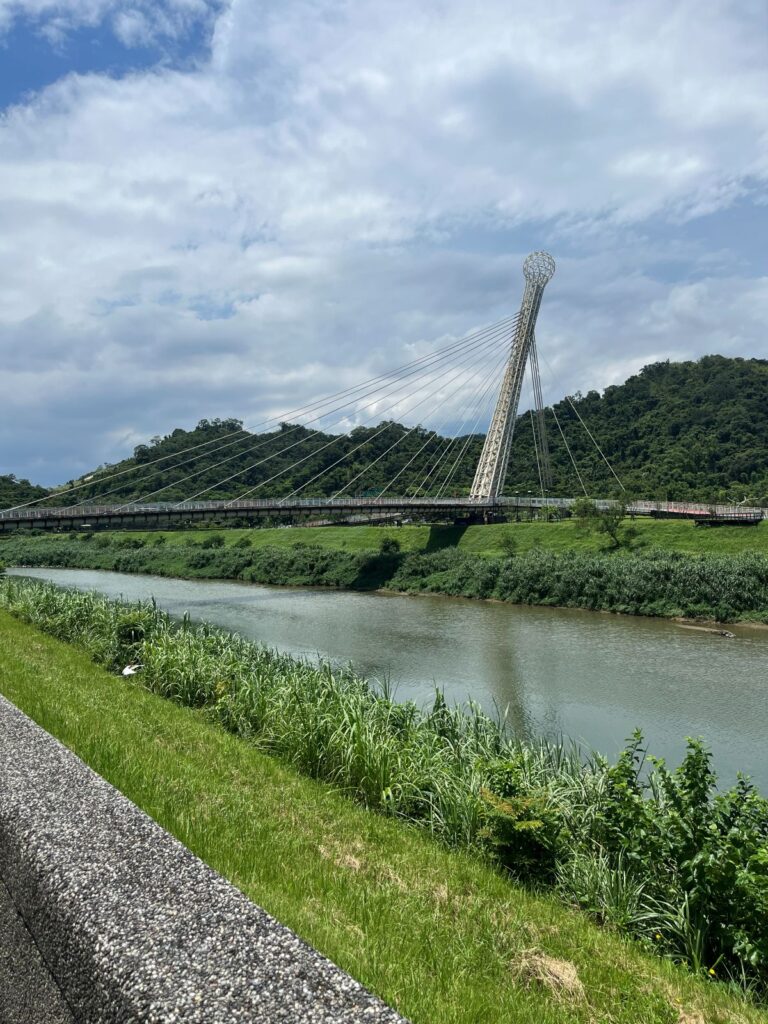 新北市。サイクリングロードにかかる星光橋